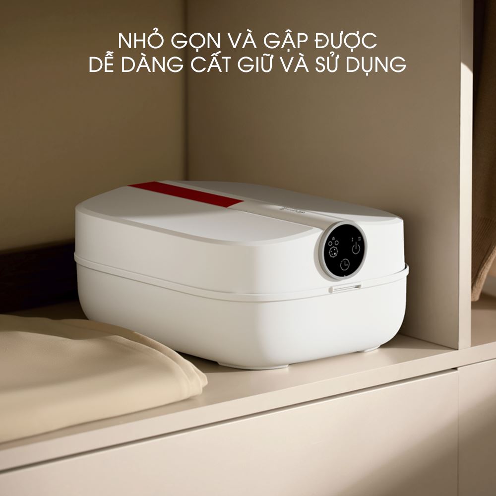 Tủ sấy quần áo Deerma GY700W có thiết kế nhỏ gọn, màu trắng tinh tế, và có thể gấp gọn, tháo rời túi sấy để vệ sinh