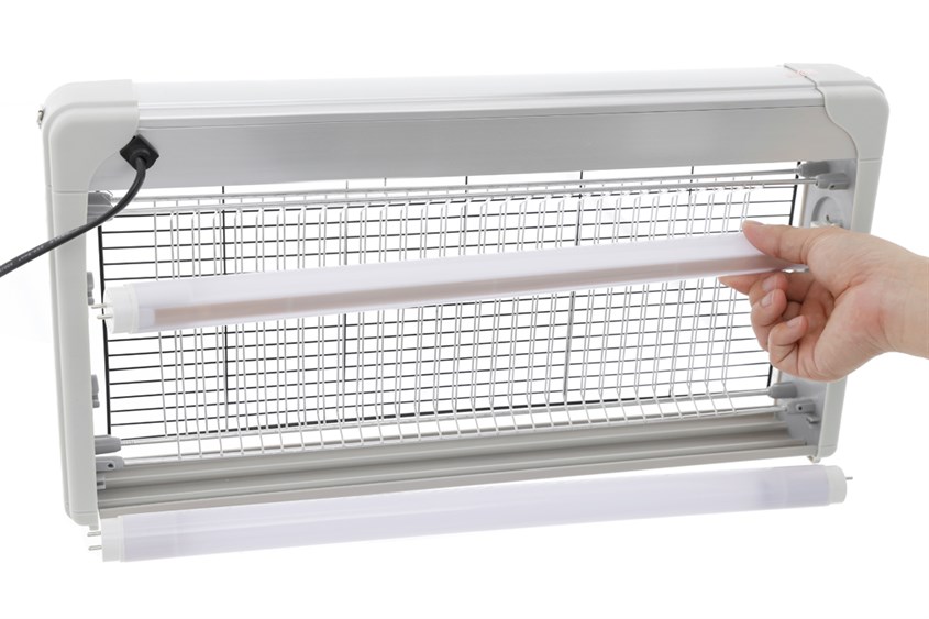 Đèn bắt muỗi Điện Quang ĐQ EML05L sử dụng bóng LED tube giúp thu hút muỗi hiệu quả, không tạo ra tiếng ồn và mùi khét