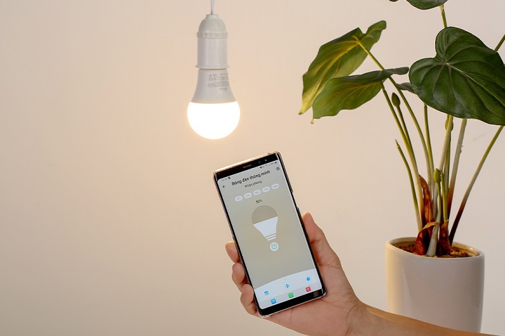 Đèn kết nối bằng Bluetooth hoặc WiFi