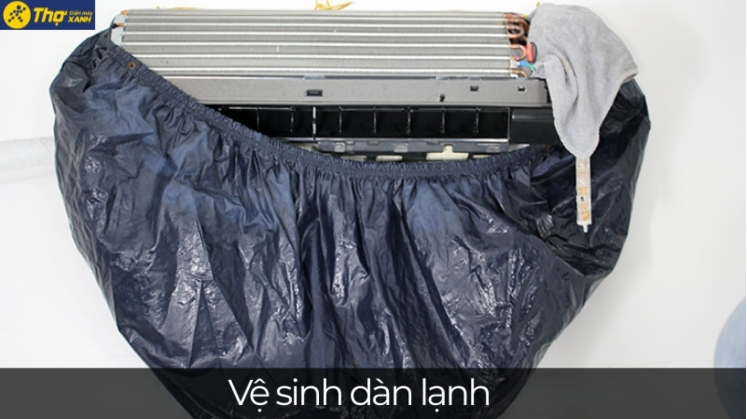 Kỹ thuật viên vệ sinh dàn lạnh