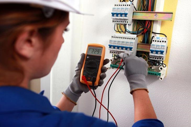 Vì một số linh kiện bên trong máy nén bị cháy làm điều hòa nhảy CB