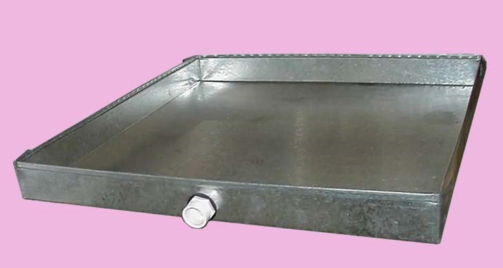Khay thoát nước sau nhiều năm sử dụng sẽ bị rỉ sét hoặc hỏng hóc, bạn nên gọi đơn vị sửa chữa uy tín để thay khay mới
