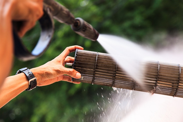 Vệ sinh điều hòa định kỳ 3 - 6 tháng/lần, vệ sinh lưới lọc bụi 1 tháng/lần