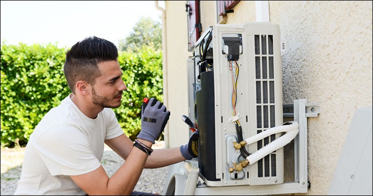 Thay dây điện (nếu bị chập, cháy) hoặc đặt lại cục nóng điều hòa