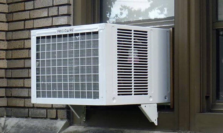 Điều hòa cửa sổ chỉ có khả năng làm mát và sưởi ấm, không có tính năng hiện đại khác