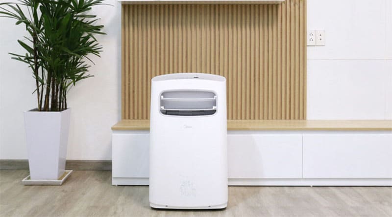 Điều hòa được trang bị bánh xe chắc chắn cho bạn di chuyển dễ dàng và tiện dụng