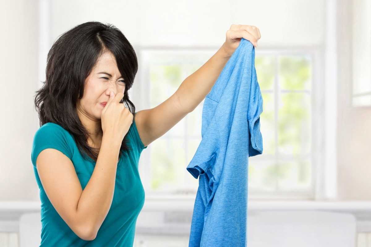 Độ ẩm cao làm quần áo lâu khô, gây mùi hôi khó chịu
