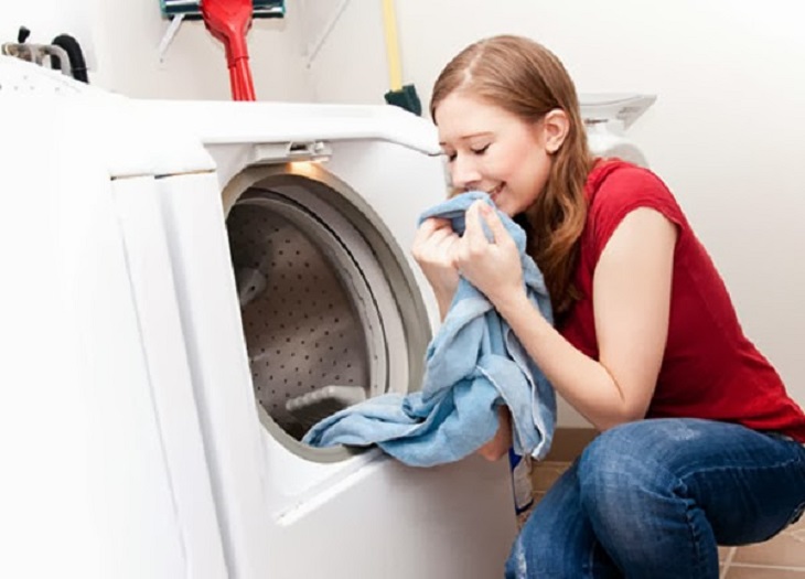 Thông thường, những ai sử dụng máy giặt cửa trước sẽ chỉ cần dùng một nửa lượng xà phòng giặt so với máy giặt cửa trên