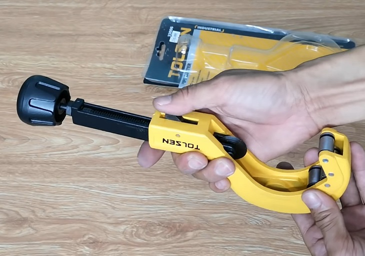 Dụng cụ cắt ống Tolsen