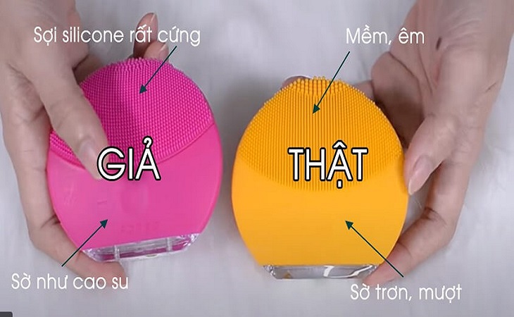 Máy rửa mặt giả có các gai silicone cứng, gây tổn thương da