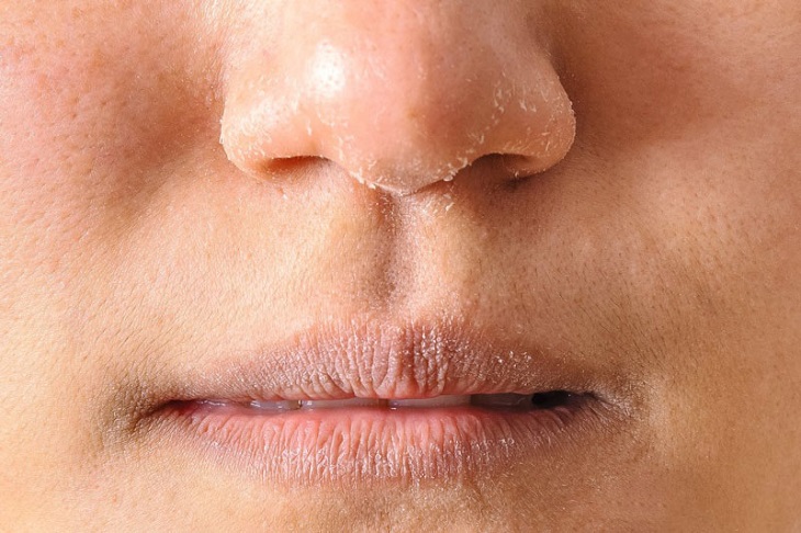 Sử dụng máy rửa mặt giả làm da khô