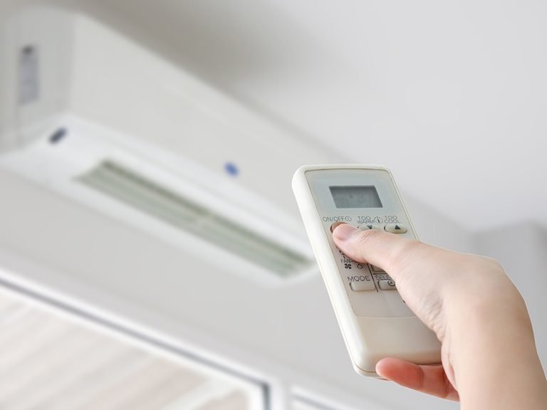 Bật máy điều hòa ở nhiệt độ thấp