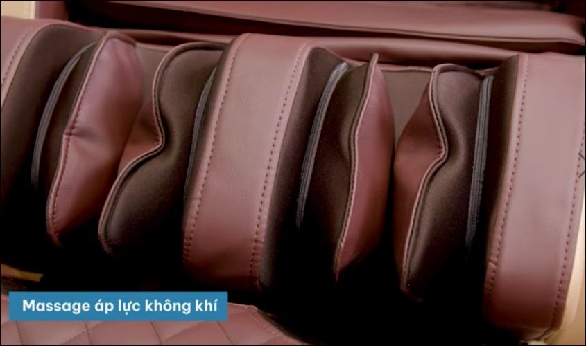 Tính năng massage áp lực không khí trên ghế massage nội địa Nhật Bản giúp xoa dịu các cơn đau nhanh chóng