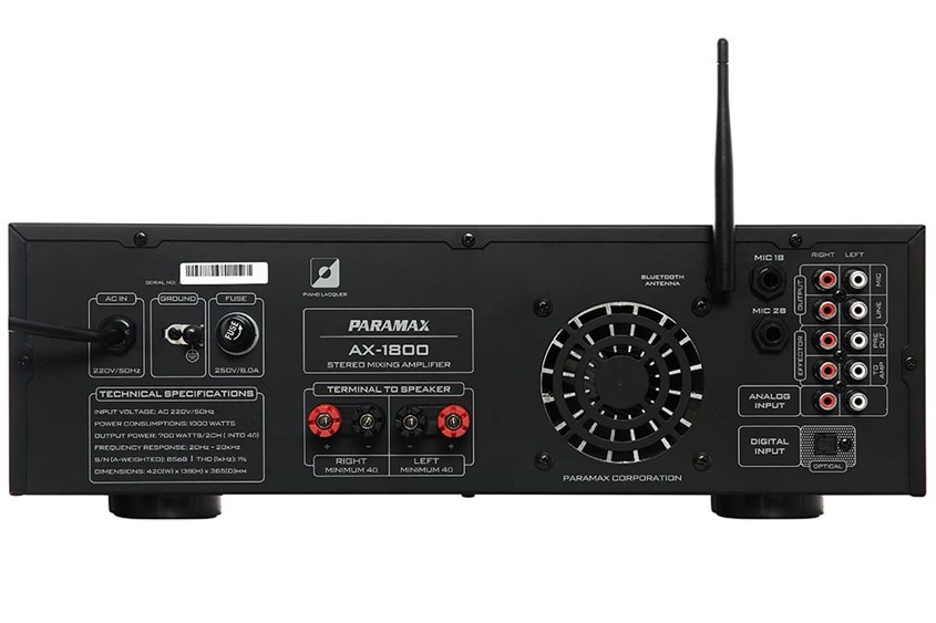 THD của Amply Paramax AX-1800 700W là 1%.