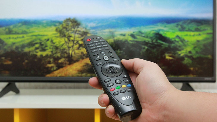 Bạn nên kiểm tra kỹ lại remote xem nút bấm của bạn có bị kẹt hay không