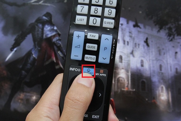 Nhấn nút HOME trên remote