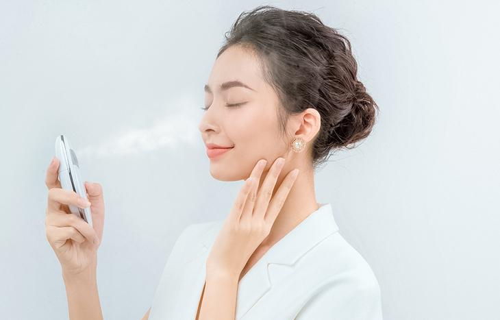 Máy phun sương mặt giúp tạo độ ẩm cho da