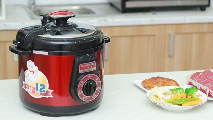 Nồi áp suất điện Sunhouse SHD-1552 5 lít có công suất 900W nấu ăn nhanh, tiết kiệm thời gian