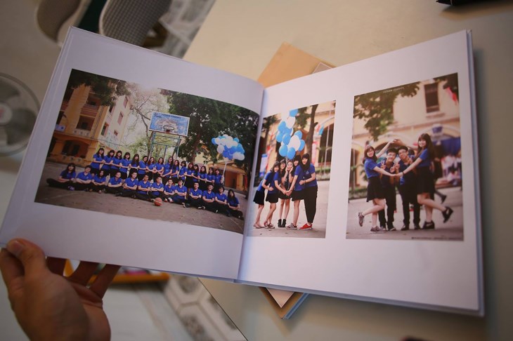 Bạn có thể tặng album ảnh về những khoảnh khắc khó phai trong quá trình học tập để người tốt nghiệp cất giữ kỹ niệm thời thanh xuân