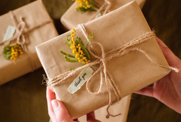 Quà handmade thể hiện sự chân thành và tấm lòng của bạn đối với những cử nhân mới ra trường