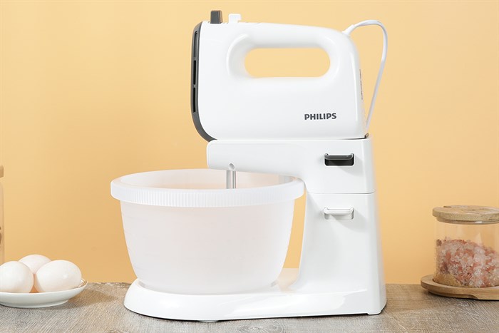 Máy nhồi bột đánh trứng Philips HR3745/00 có công suất tối đa 450W cùng 5 mức tốc độ và 1 mức tăng cường phù hợp với từng giai đoạn, loại thực phẩm