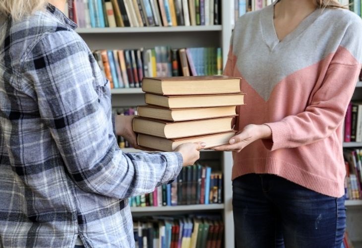 Tặng sách tham khảo phù hợp với học lực và khả năng tự học của các bạn học sinh cấp 2