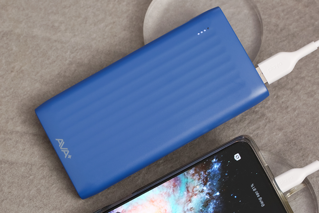 Pin sạc dự phòng Polymer 10000mAh 10.5W AVA+ DS006 sẽ đồng hành cùng cánh mày râu trong suốt ngày dài