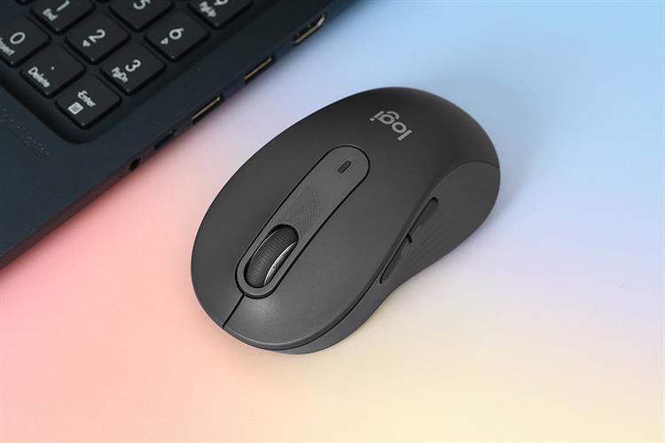 Chuột Bluetooth Silent Logitech Signature M650 được thiết kế với kích cỡ vừa vặn với phần đông tay người dùng