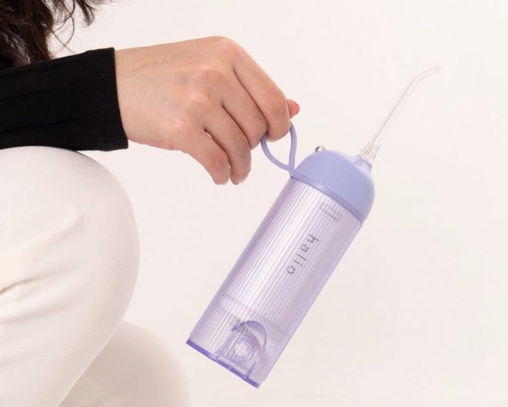 Máy tăm nước Halio sở hữu thiết kế trẻ trung với dung tích bình chứa lớn lên đến 260ml