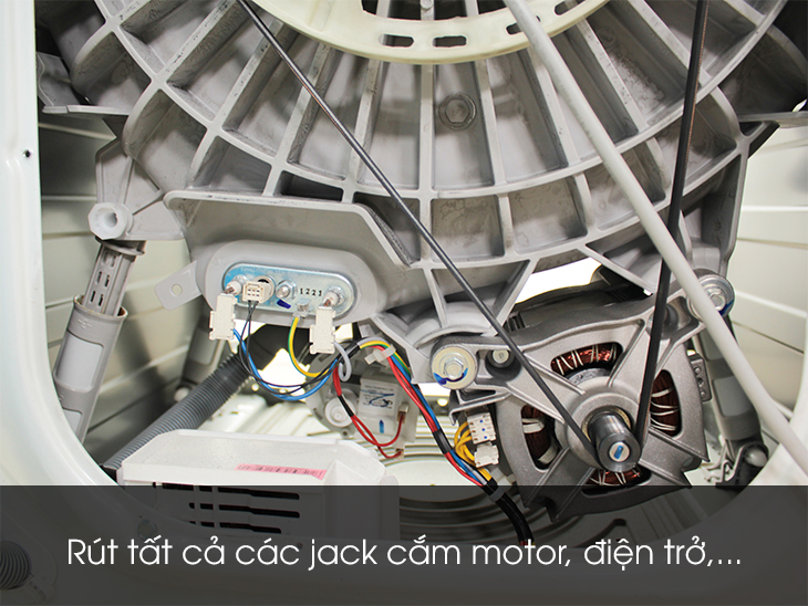 Rút tất cả các jack cắm motor, điện trở,...