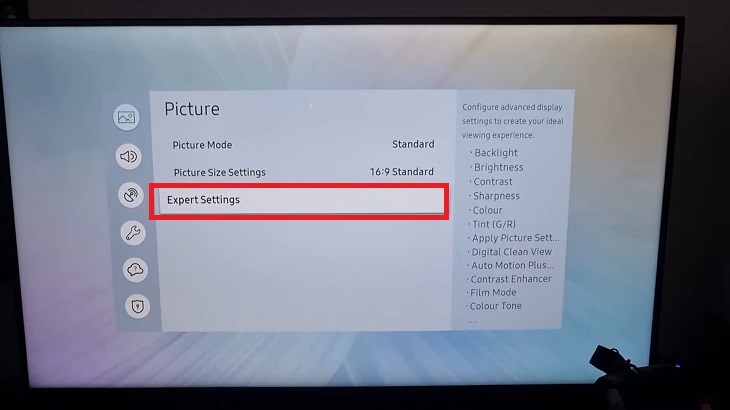 Tìm chọn tính năng Black Tone trong mục Expert Settings