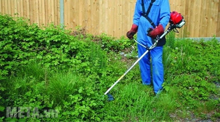 Chọn máy cắt cỏ có thiết kế dây đeo thoải mái