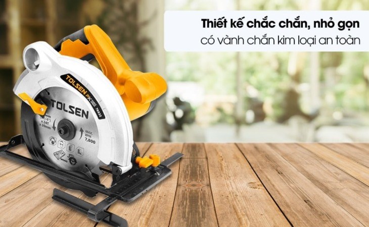 Máy cắt gỗ Tolsen 79532 1300W trang bị vành chắn bảo vệ, đảm bảo an toàn cho người sử dụng