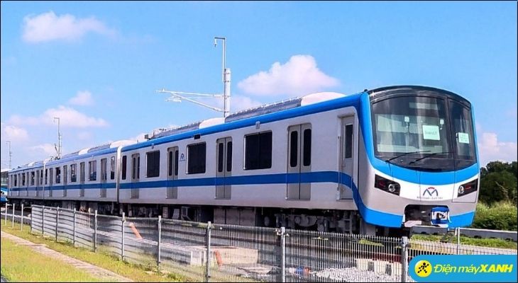 Hành khách không được mang theo các chất dễ cháy nổ, vũ khí hoặc hàng hóa cồng kềnh gây cản trở lối đi