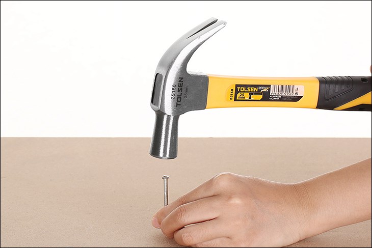 Búa sừng dê đầu thép cán nhựa Tolsen 25158 có cán chuôi và đầu búa gắn liền một khối tránh việc gãy chuôi khi sử dụng