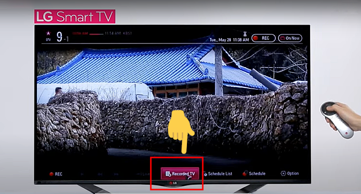 Chọn Recorded TV để xem lại các đoạn phim đã ghi.