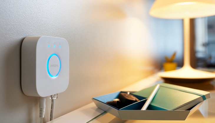 Cắm thiết bị Hue Bridge vào nguồn và kết nối nó với bộ định tuyến wifi