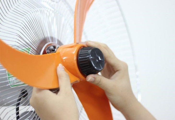 Sau khi hoàn thành việc thay thế tụ mới, bạn cần lắp quạt trở lại ban đầu để tiếp tục sử dụng
