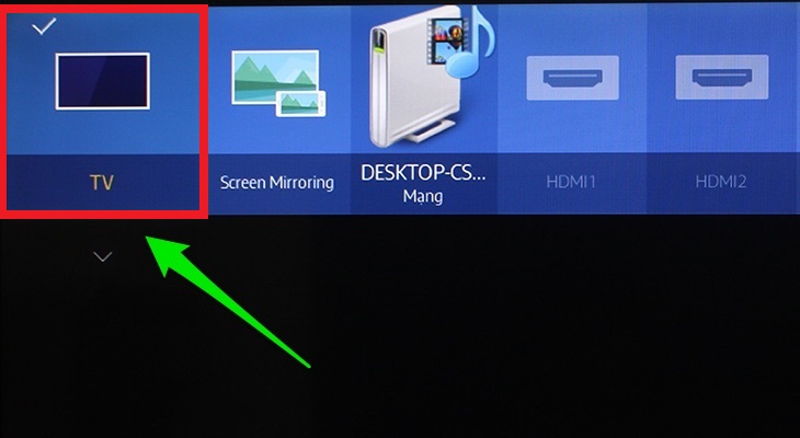 Nhấn nút Source trên remote tivi Samsung, rồi vào chọn đầu vào dữ liệu là TV.