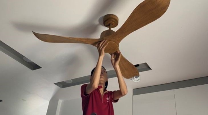 Kiểm tra các vị trí đinh vít, đảm bảo máy hoạt động êm ái, tránh rung lắc, tạo tiếng ồn hoặc gây nguy hiểm cho người dùng