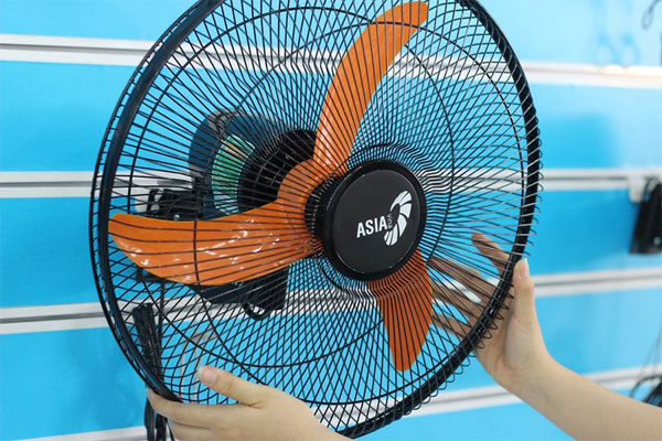 Lắp lồng trước vào quạt