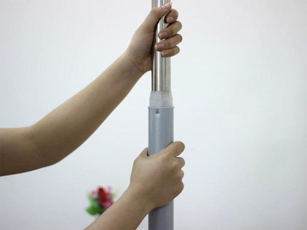 Kéo ty sắt trong ông thân ra