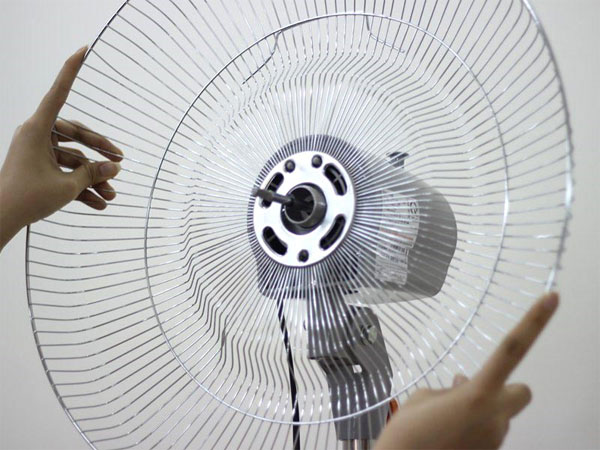 Lắp lồng sau vào nạ quạt
