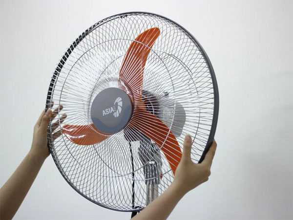 Lắp lồng trước vào quạt
