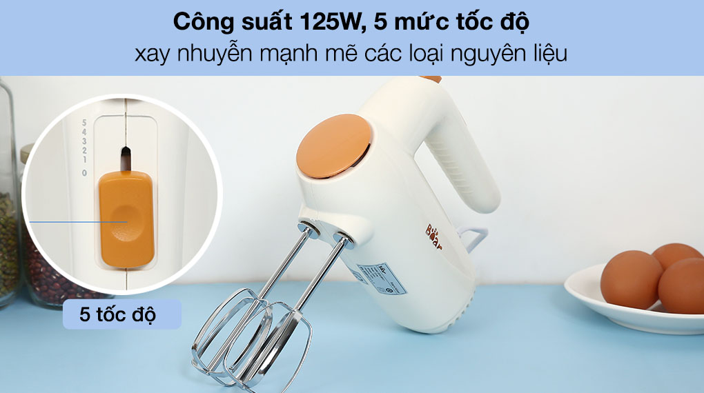 Máy đánh trứng cầm tay Bear DDQ-B01K1 với 5 mức tốc độ giúp thoải mái điều chỉnh theo lượng nguyên liệu