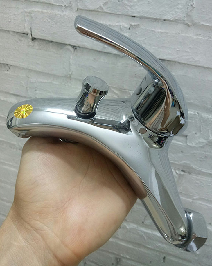 Tay nắm sen