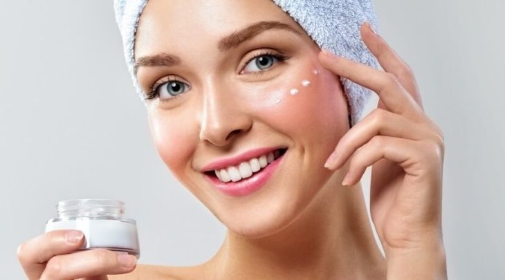 Massage mặt giúp hấp thụ các sản phẩm dưỡng da hiệu quả