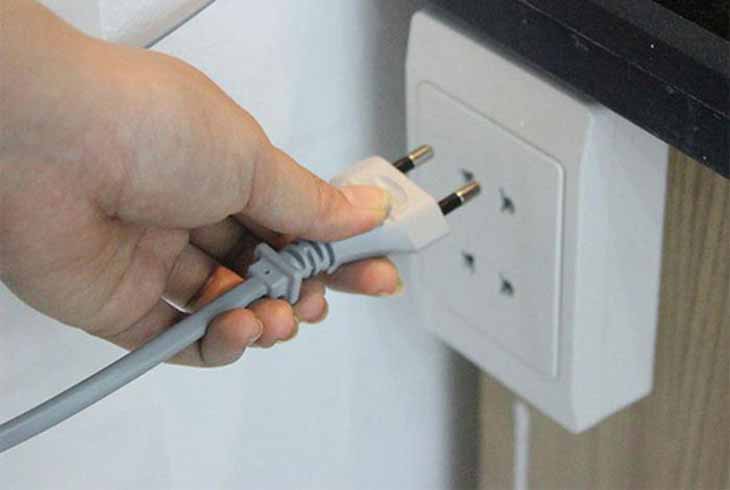 Máy giặt không có nút reset thì rút phích cắm máy giặt
