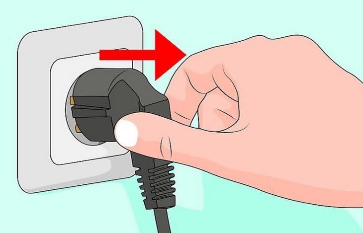 Rút dây điện của tủ lạnh Hitachi ra khỏi nguồn điện