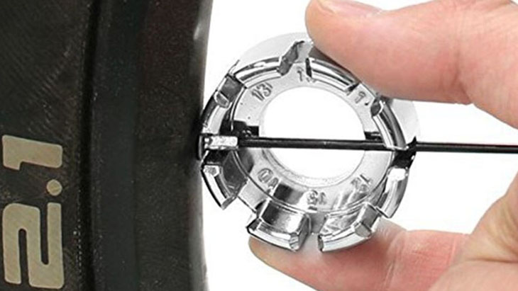 Tiến hành rút căm ở những chỗ bị lệch (điểm cọ xát gần nhất)
